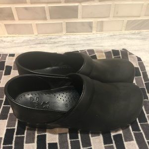 Womens dansko clogs size 40